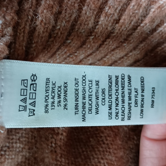 Aspen Fair Isle Turtleneck sweater, size M. Tan with pink and black print - Picture 3 of 8